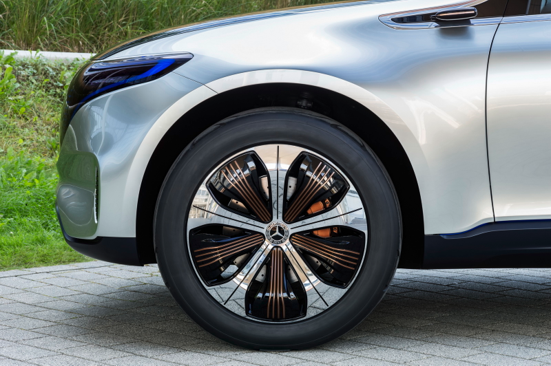 Illustration for article titled The 400 HP Mercedes-Benz EQ Is How Mercedes Will Take Over The World With Electricity